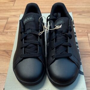 Brand new in box Size 1 Youth Adidas Advantage K Shoes